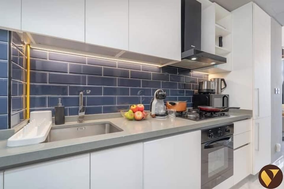 Luxury Studio, Balcony, City View | Private kitchen | Full-size fridge, microwave, oven, stovetop