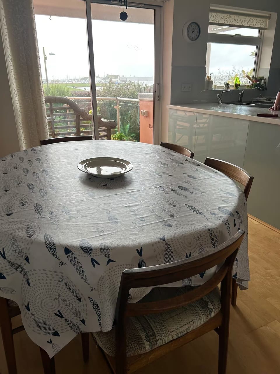 Dining area - seating for 6 people