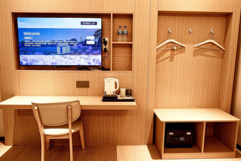 Luxury Double Room, Balcony | Interior