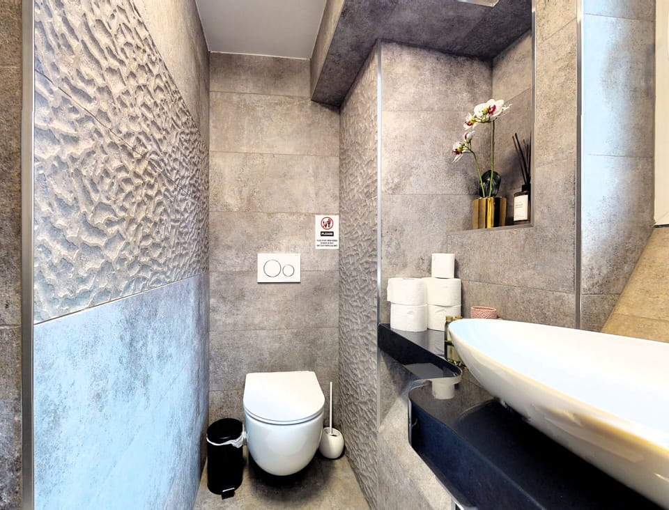 Apartment, 2 Bedrooms | Bathroom | Towels