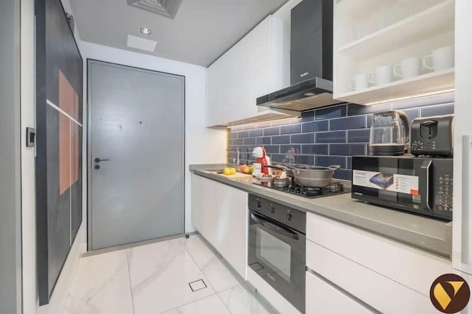 Luxury Studio, Balcony, City View | Private kitchen | Full-size fridge, microwave, oven, stovetop