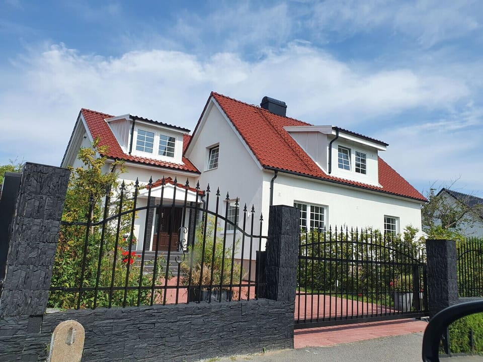 Luma Stay – Private guest unit with its own external entrance, completely separate from the main house for a comfortable and independent stay in Malmö.