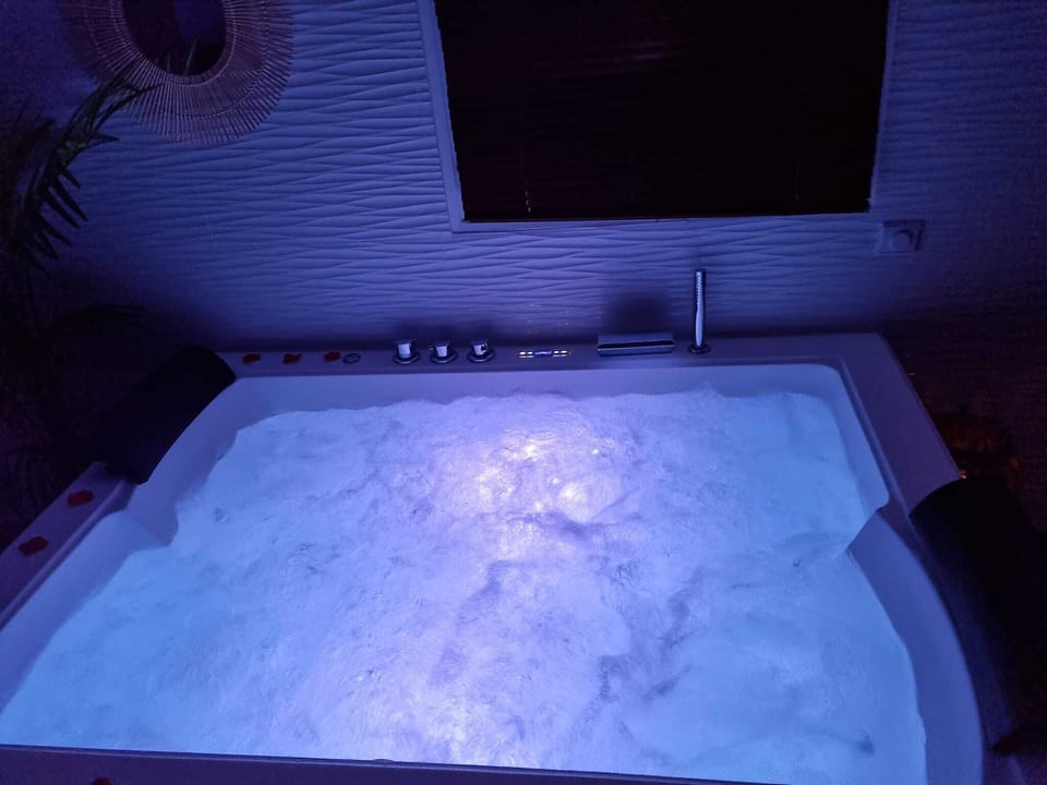 Indoor spa tub