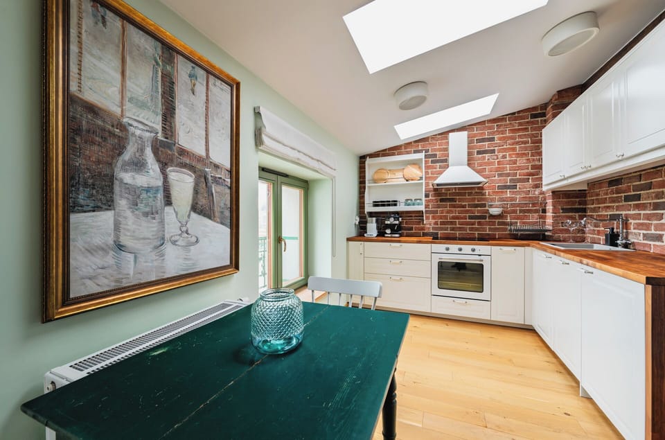 Studio Suite | Private kitchenette | Fridge, stovetop, coffee/tea maker, electric kettle