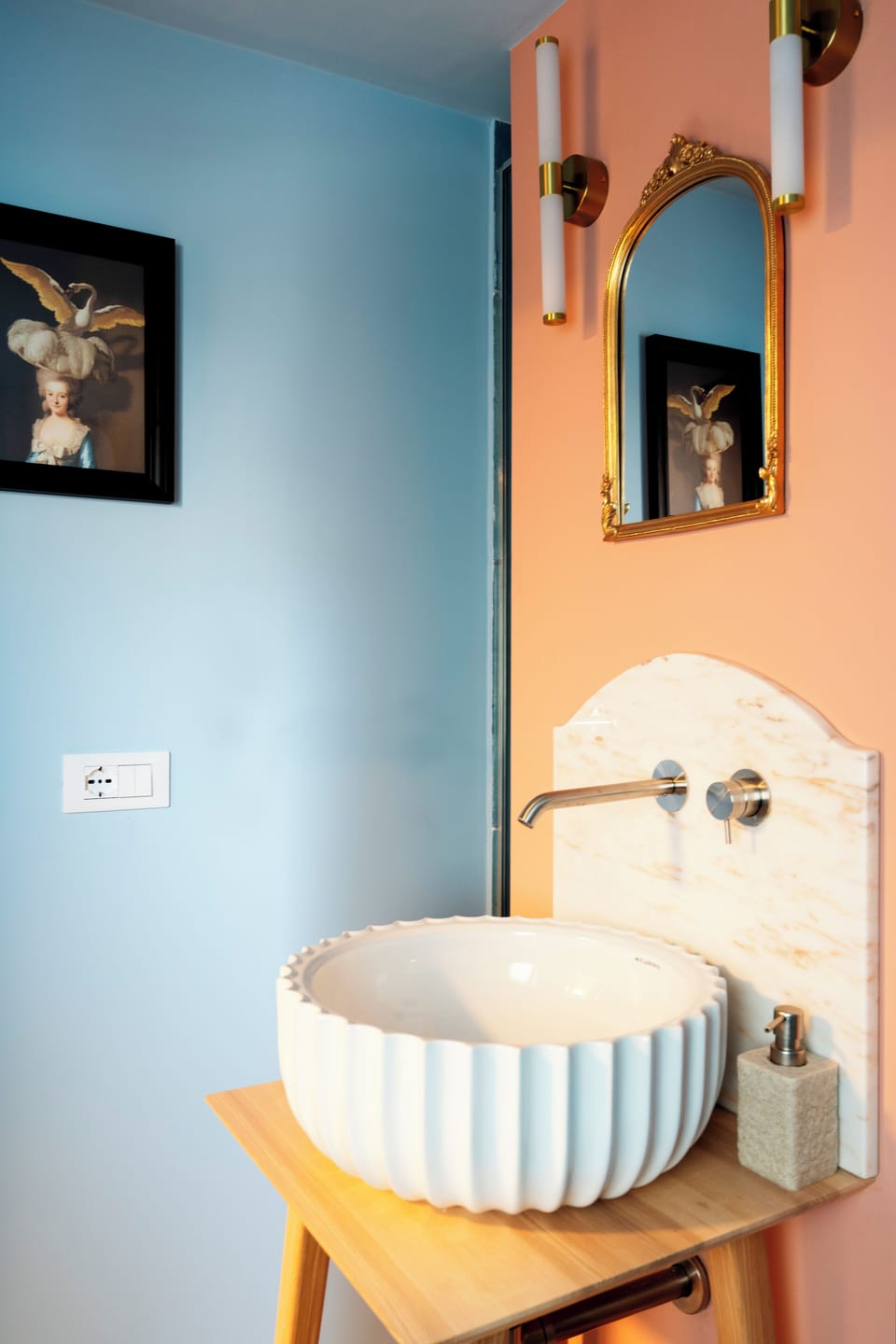 Classic Double Room | Bathroom | Shower, hair dryer, towels, soap