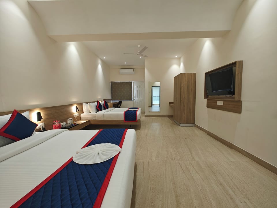 Family Room | Desk, free WiFi