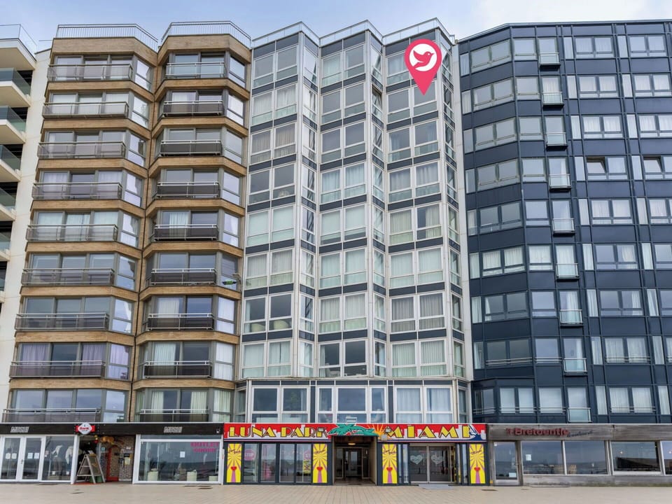 Building, Urban Area, City, Apartment, Metropolitan Area, Neighbourhood, Condominium, Commercial Building, Metropolis