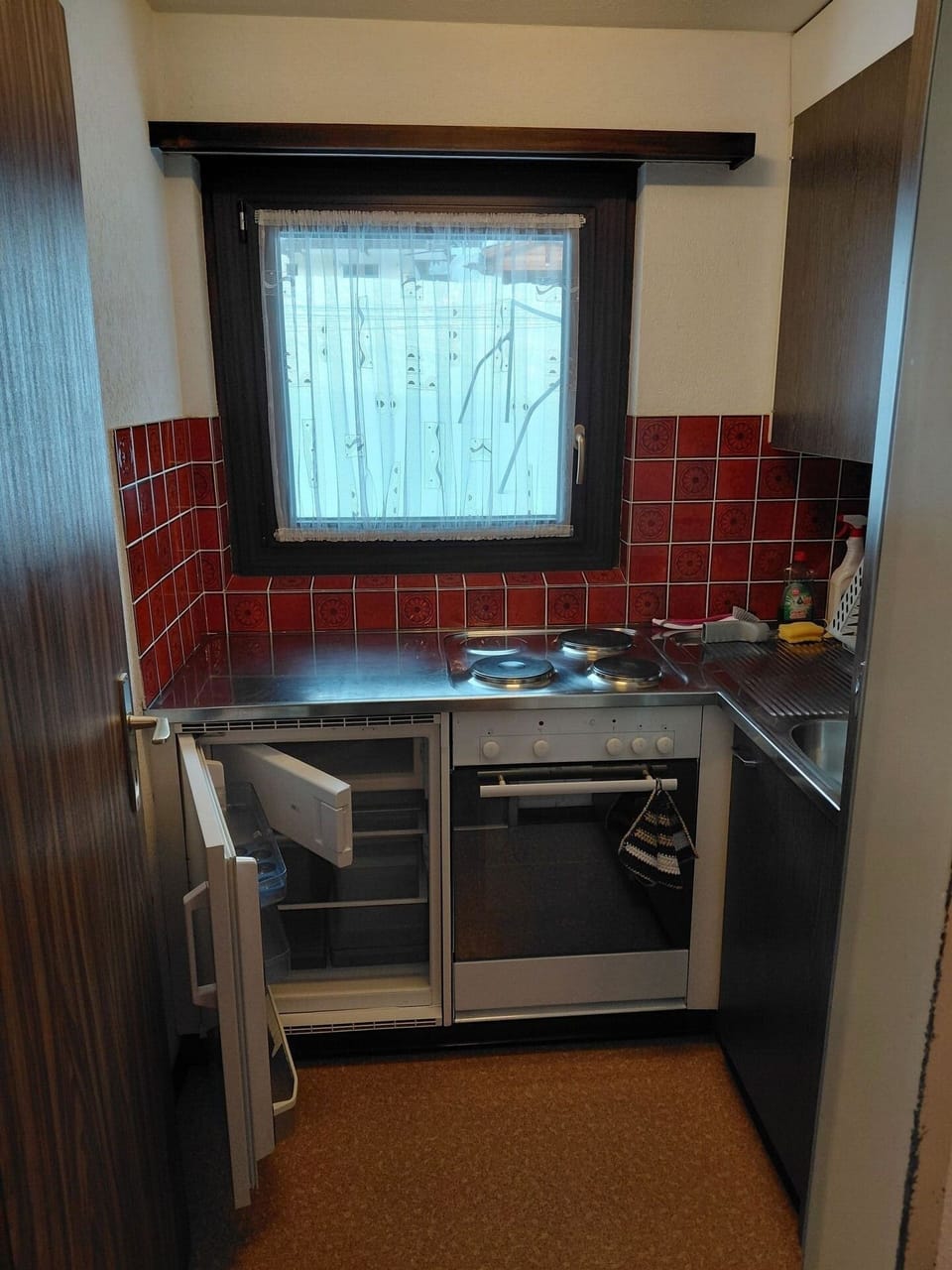 Glass, Ceiling, Wood Stain, Hardwood, Plywood