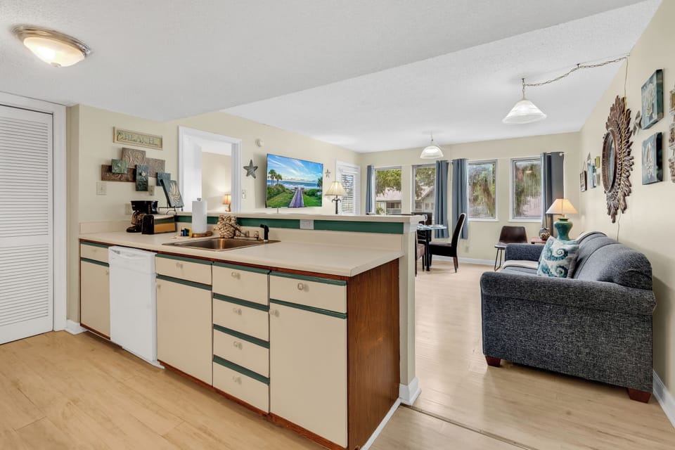 Signature Condo, 2 Bedrooms, Pool View | Living room | 45-inch Smart TV with cable channels