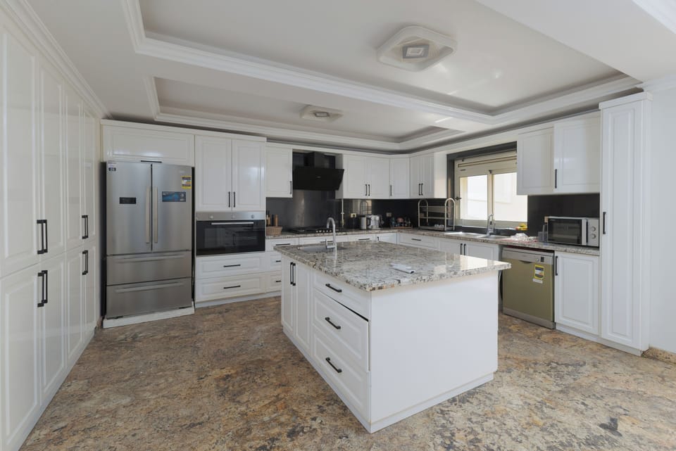 Luxury Villa, 6 Bedrooms, Private Pool, Executive Level | Private kitchen | Full-size fridge, microwave, oven, stovetop