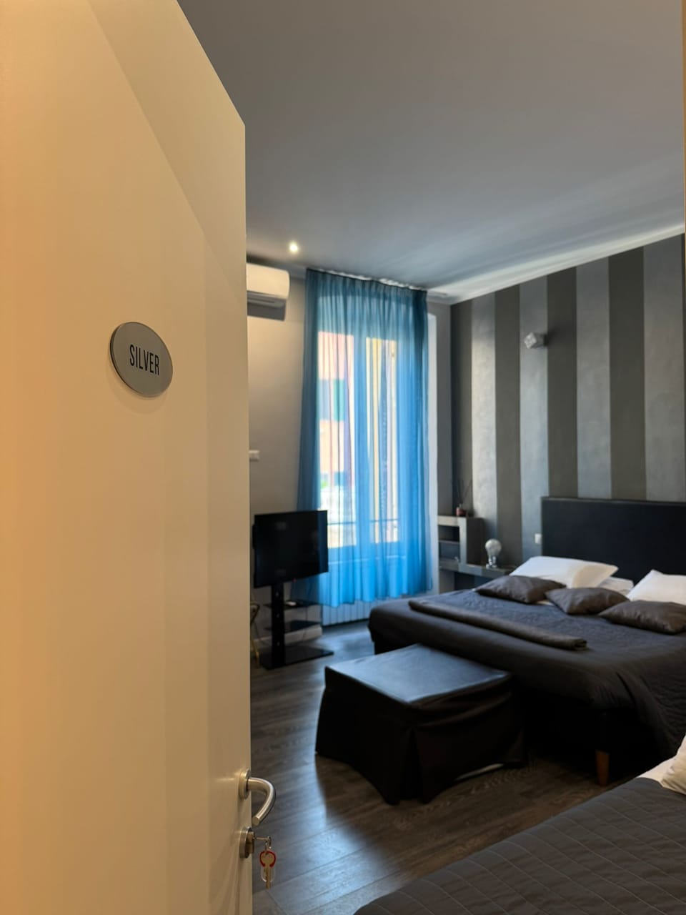 Deluxe Quadruple Room | In-room safe, blackout drapes, free WiFi