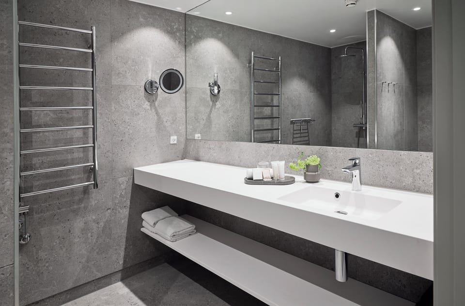 Superior Double Room | Bathroom
