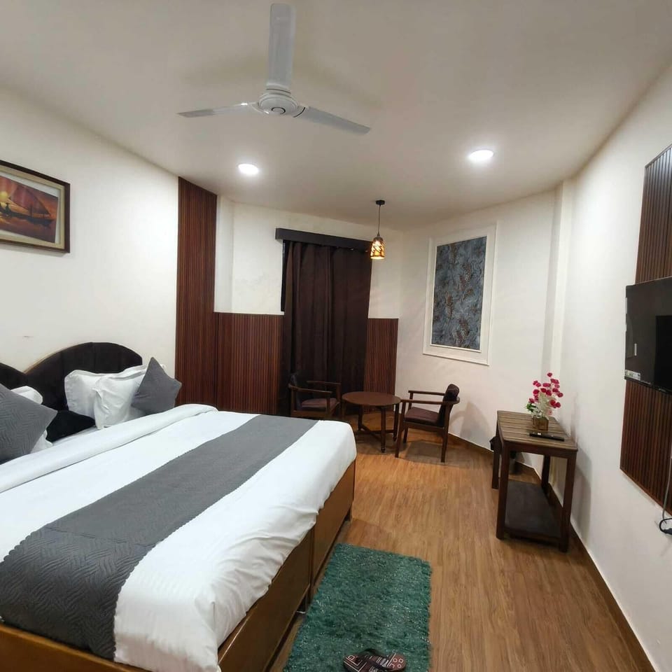 Deluxe Double Room, City View | Desk, free WiFi