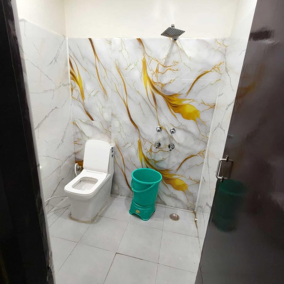 Deluxe Double Room, City View | Bathroom | Shower, free toiletries, slippers, towels