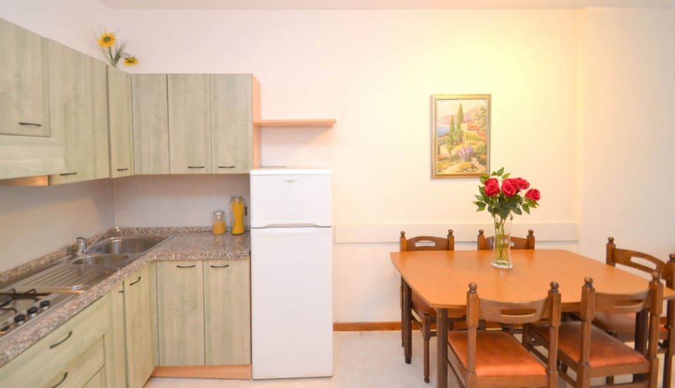Apartment, 2 Bedrooms, Balcony | Dining room