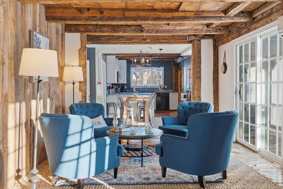 Unwind with an evening cocktail in the comfortable lounge area​