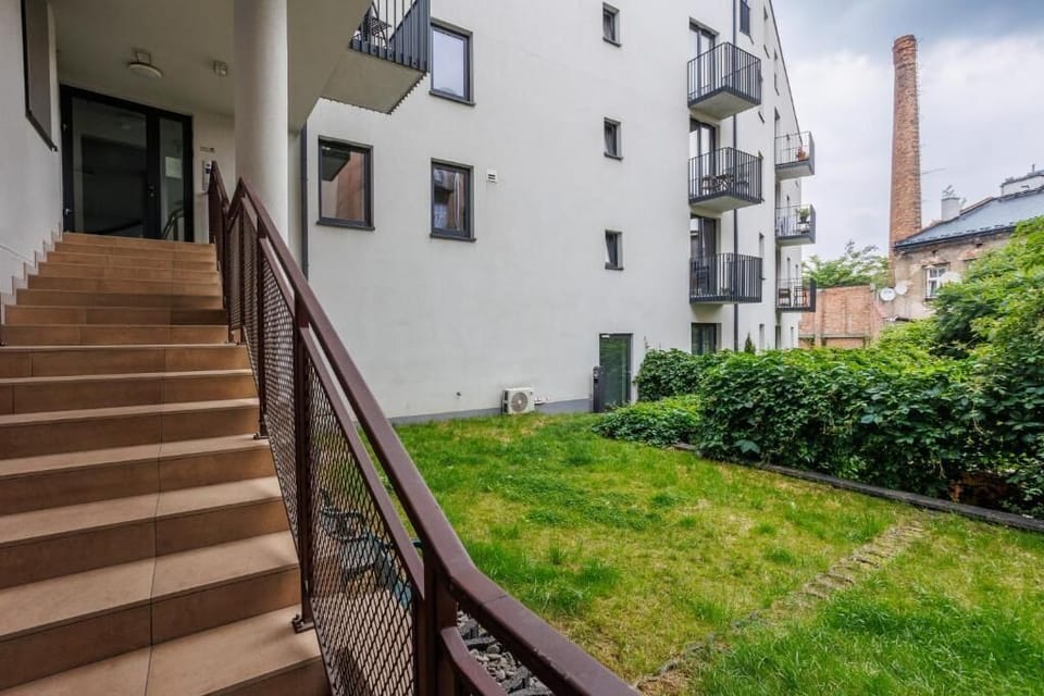 Comfort Apartment, Balcony | Property grounds