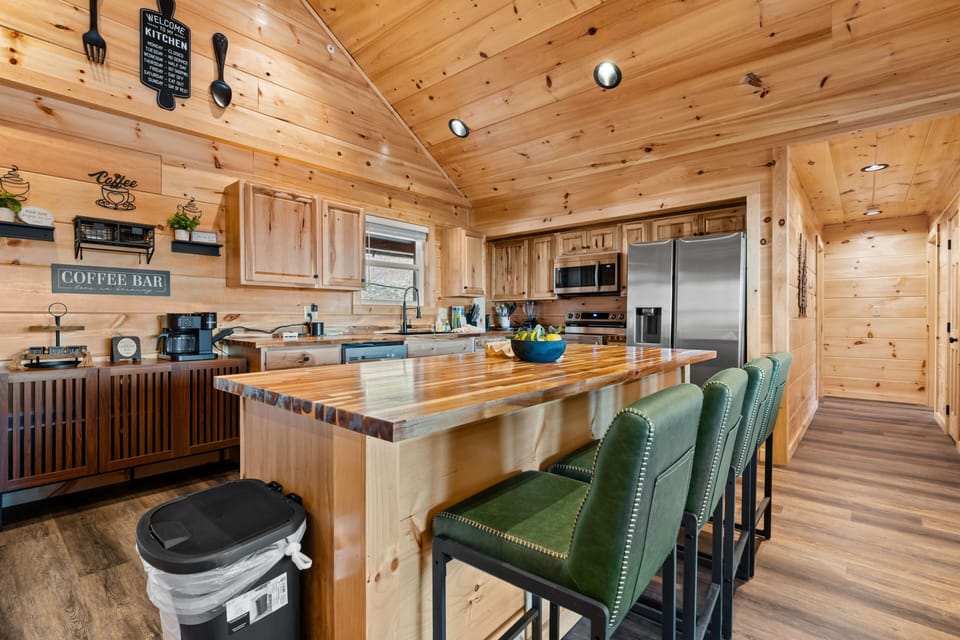 Cabin, Private Pool, Mountain View | Private kitchen