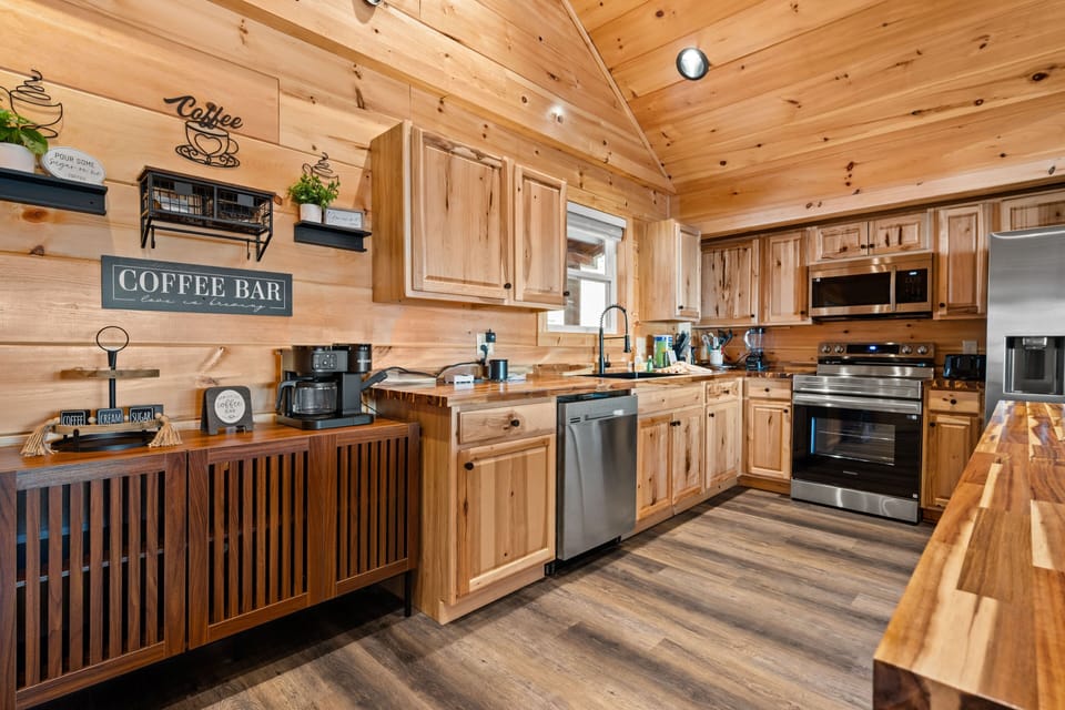 Cabin, Private Pool, Mountain View | Private kitchen