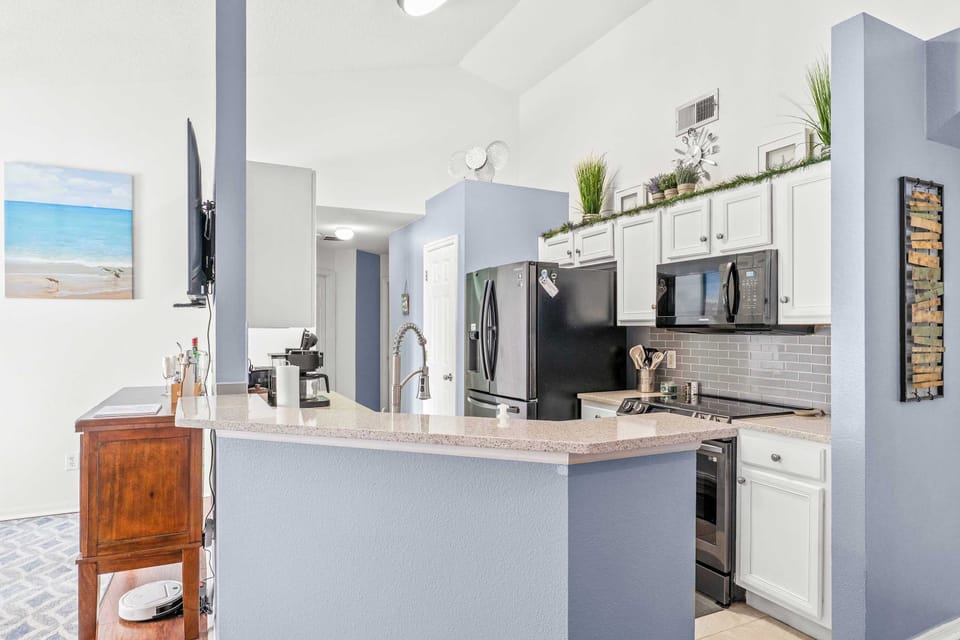 House, Multiple Beds, Pool Access, Pool View (Paradise Near the Parks) | Private kitchen