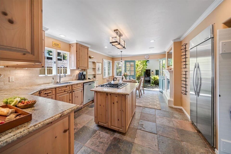 Fully Equipped Gourmet Kitchen