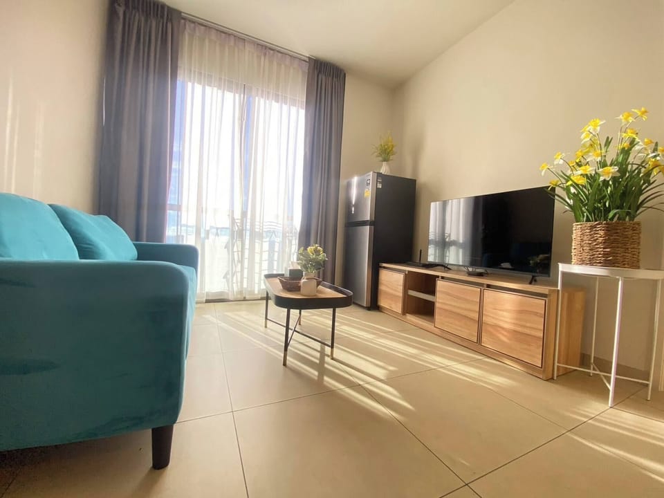Apartment, 2 Bedrooms, Accessible | Living area