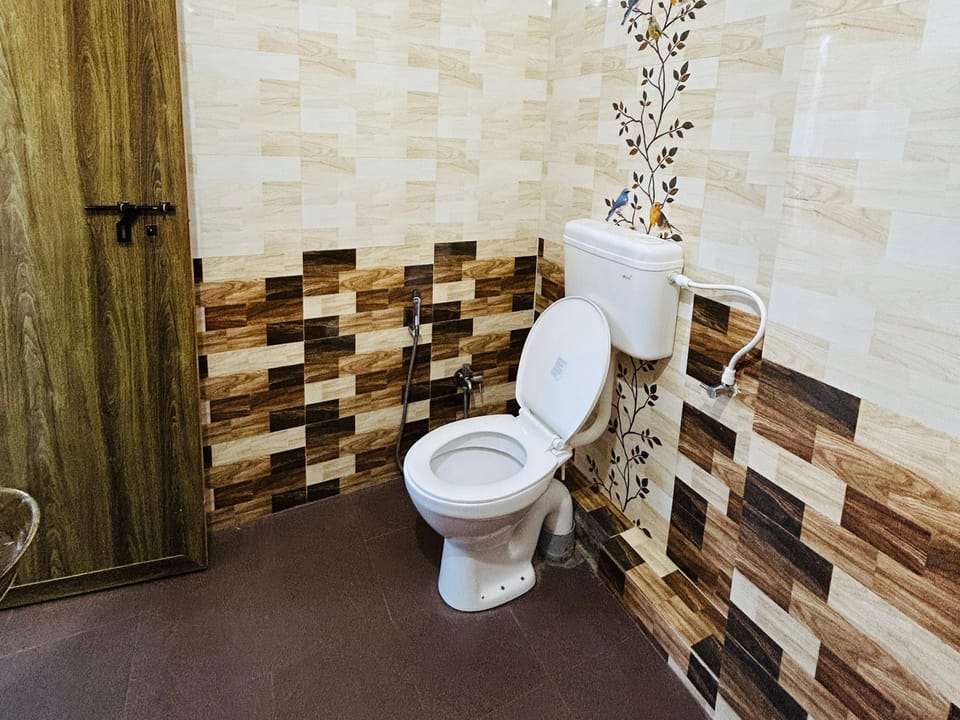 Basic Single Room, Balcony, Bay View | Bathroom | Bathtub, towels, soap, shampoo