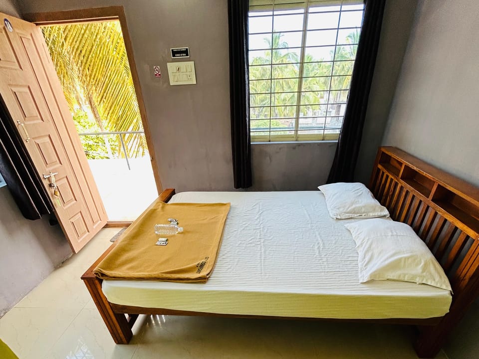 Basic Single Room, Balcony, Bay View