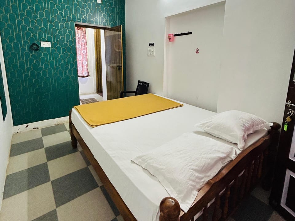 Basic Single Room, Balcony, Bay View
