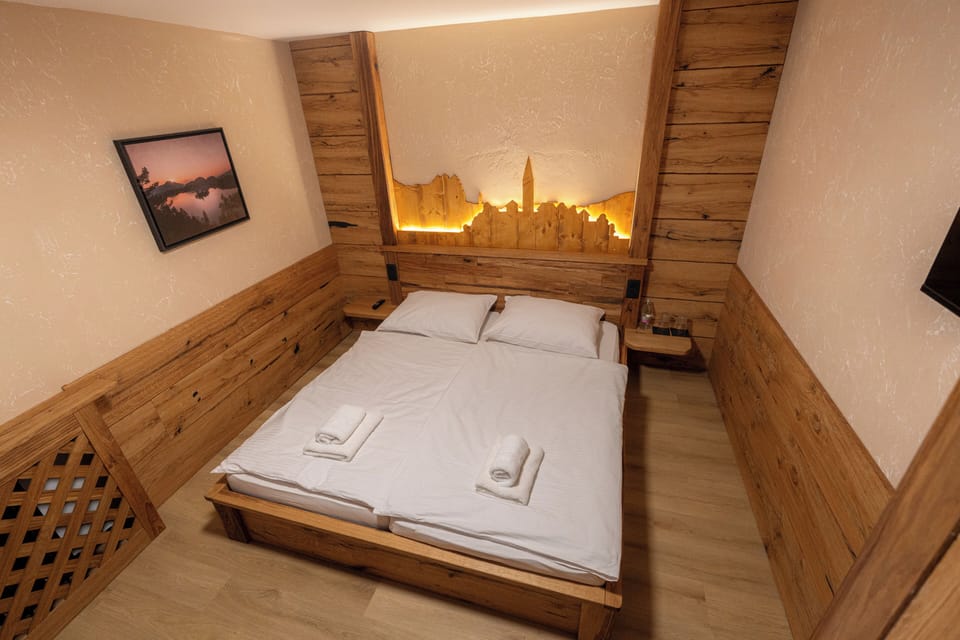  Quadruple Room (Double Bed and Bunk Bed), Shared Bathroom | WiFi (free)