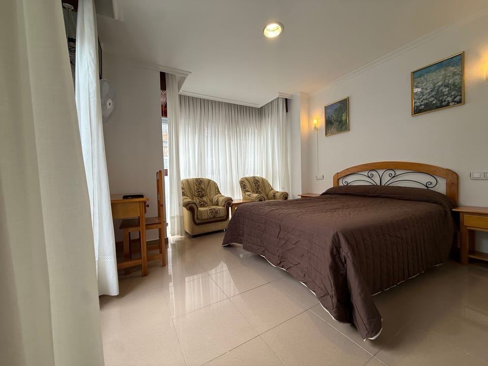 Family Suite | In-room safe, desk, free WiFi