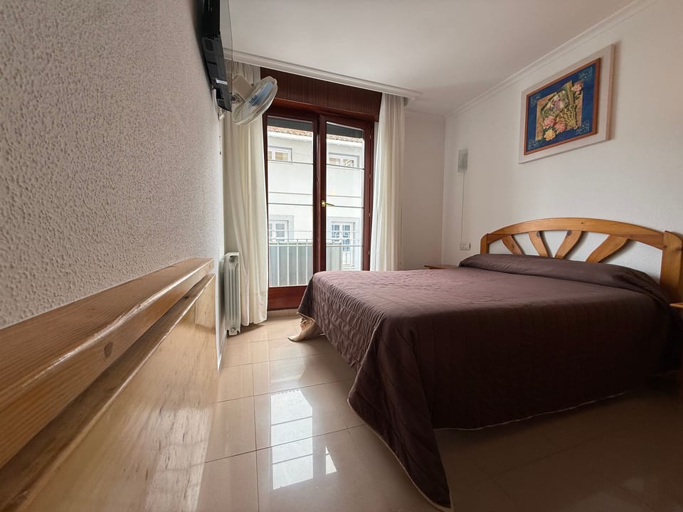 Double Room | In-room safe, desk, free WiFi