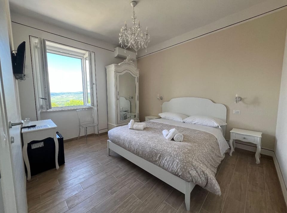 Double Room, Garden View | Desk, free WiFi