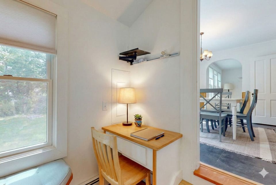 Reading nook/ office space
