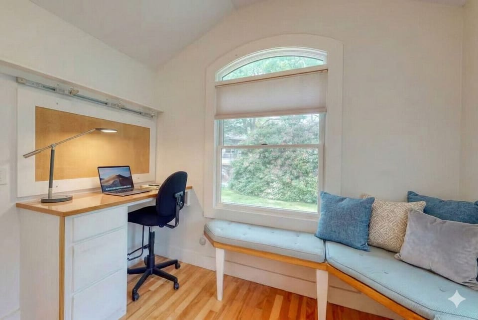 Reading nook/ office space