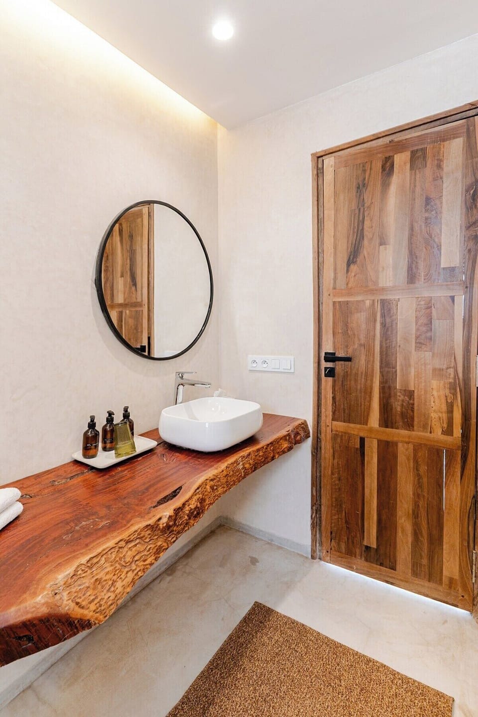 Superior Double Room, Desert View | Bathroom | Shower, hair dryer, towels, soap