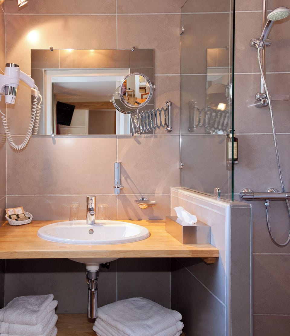 Junior Room, Balcony | Bathroom