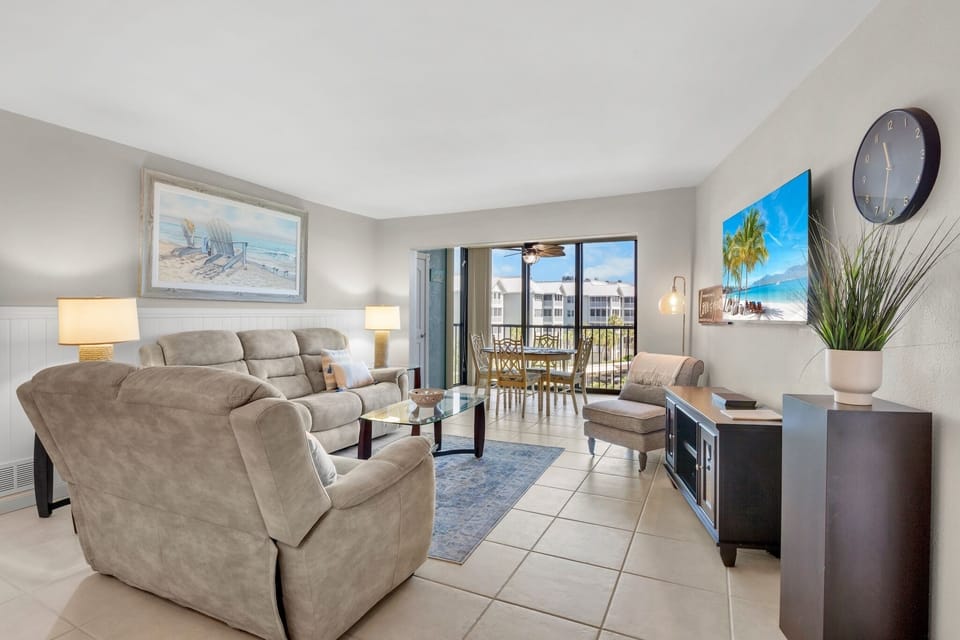 Harbor Towers Unit 415 by Tropical Sands Accommodations
