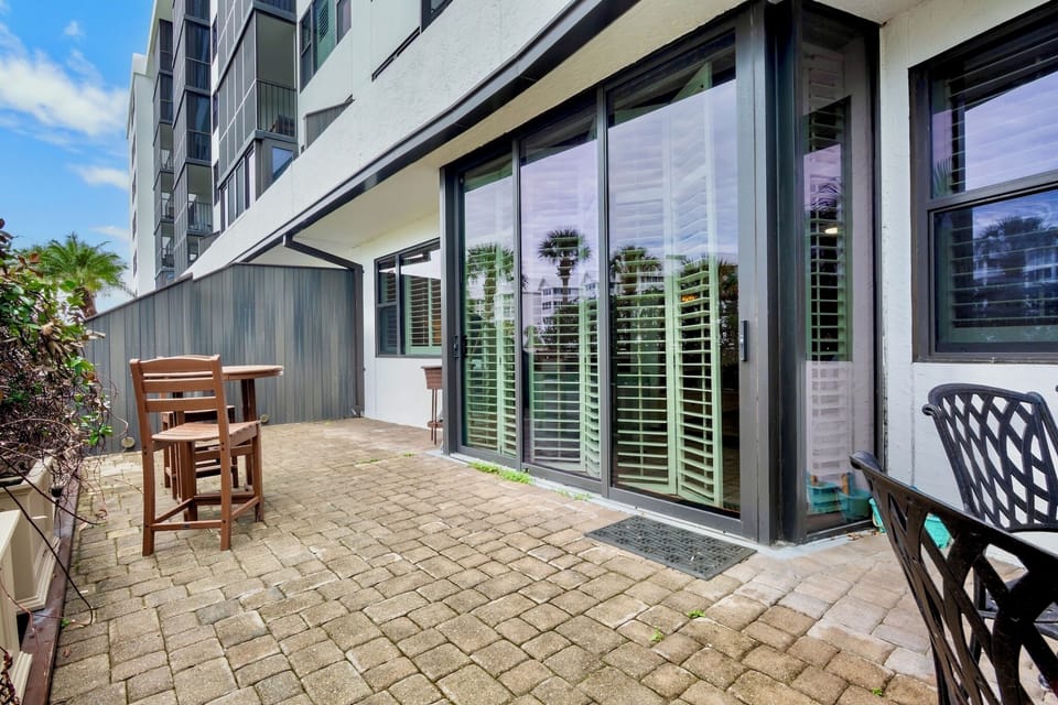 Harbor Towers 111 by Tropical Sands Accommodations