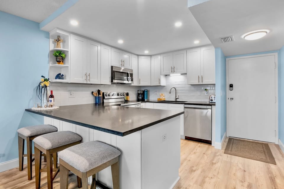 Harbor Towers Unit 312 by Tropical Sands Accommodations