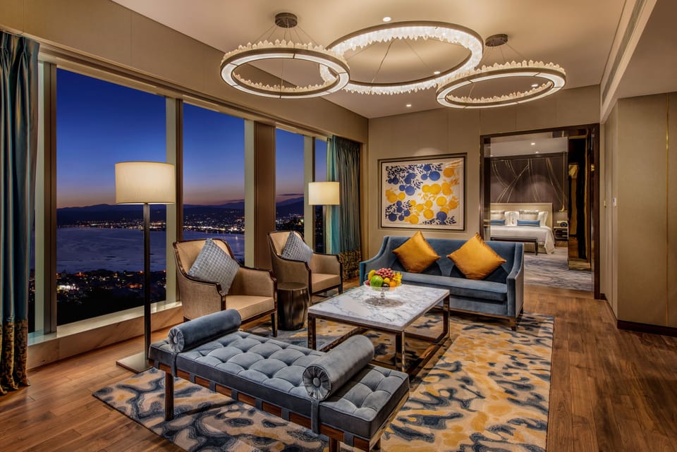 Star Executive Suite | Minibar (some free items), in-room safe, desk, blackout drapes