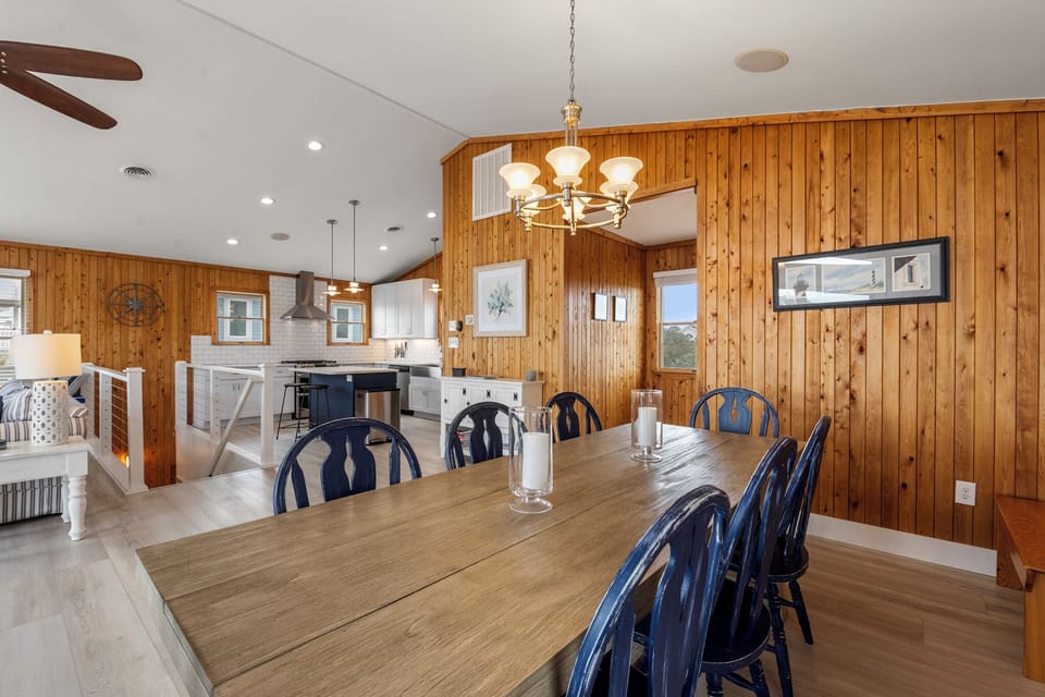 WH426: Tails in the Sand | Top Level Dining Area