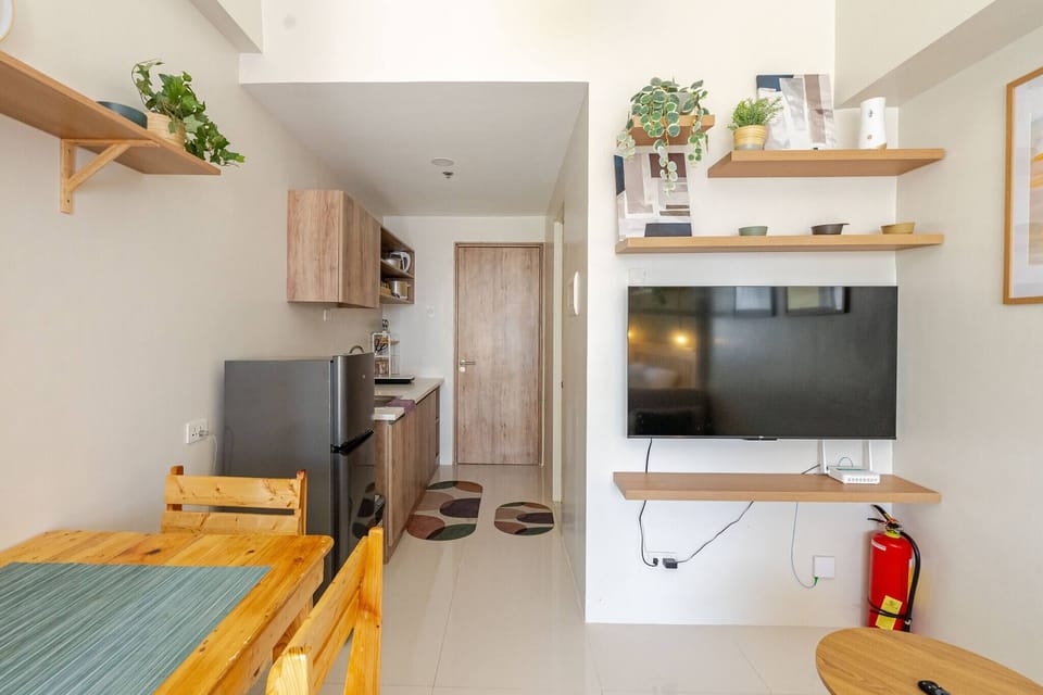 Condo, 1 Bedroom, Balcony, Pool View | Room amenity