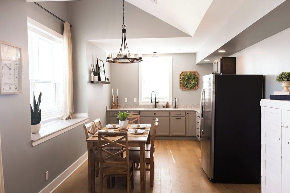 This space has plenty of natural lighting flowing through the property. 