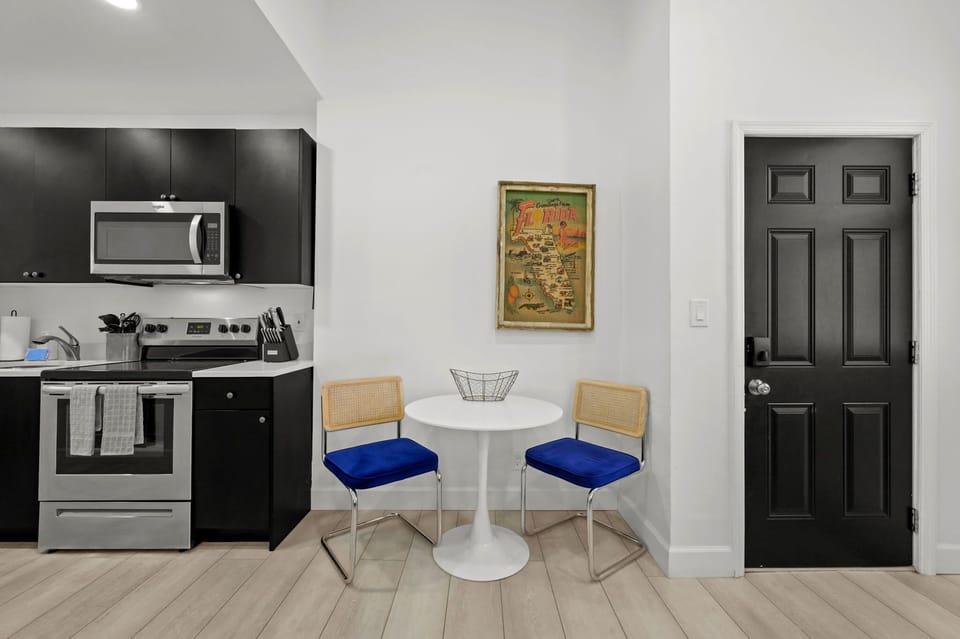 Cute and cozy corners for coffee chats and casual bites.