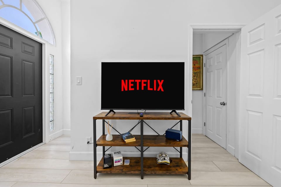 Get ready for some screen time you'll actually enjoy! Our entertainment setup is ready for your ultimate relaxation. From blockbuster movies to a good old-fashioned series binge, we've got the tech for a great time.