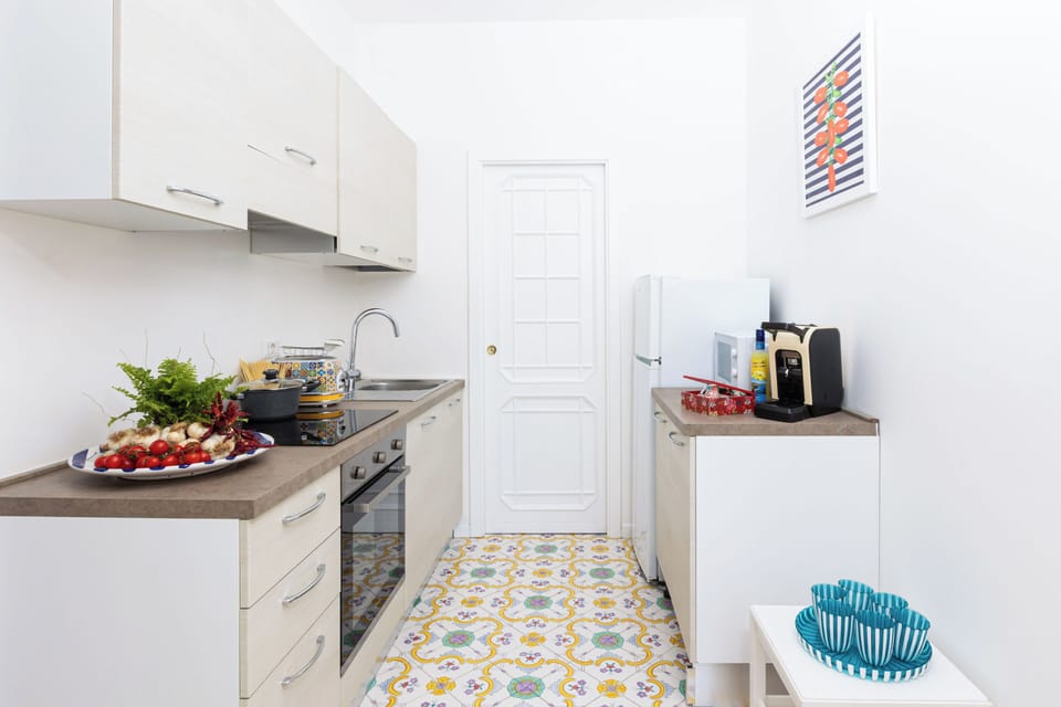 Luxury Apartment, 2 Bedrooms | Private kitchen | Fridge, microwave, oven, stovetop