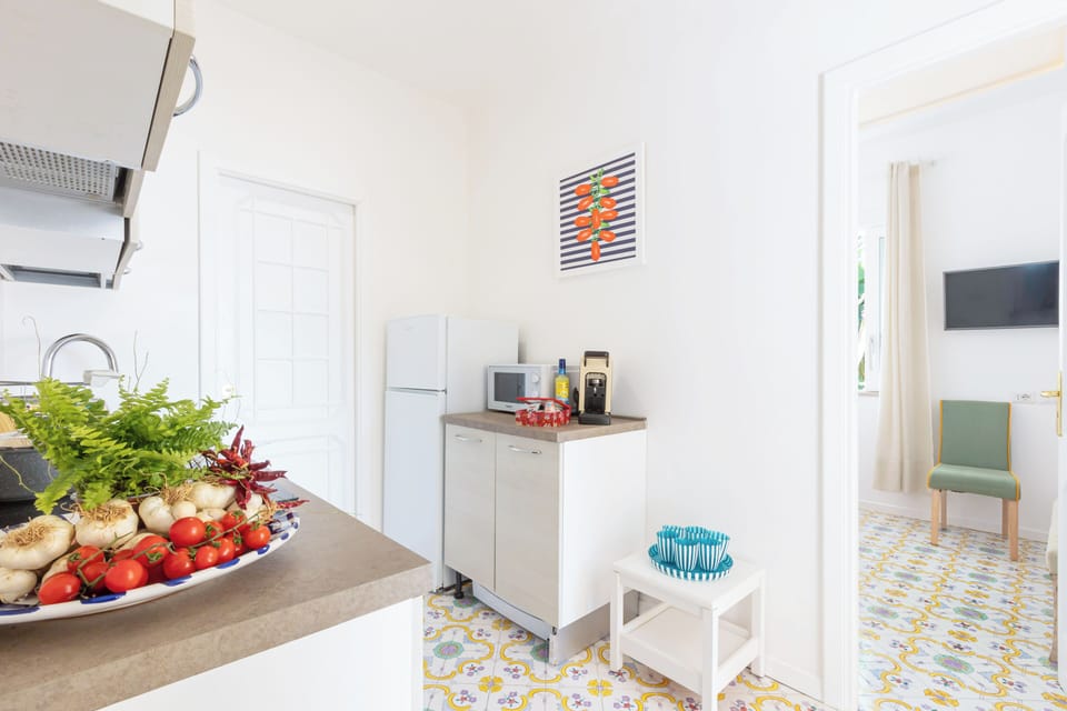 Luxury Apartment, 2 Bedrooms | Private kitchen | Fridge, microwave, oven, stovetop