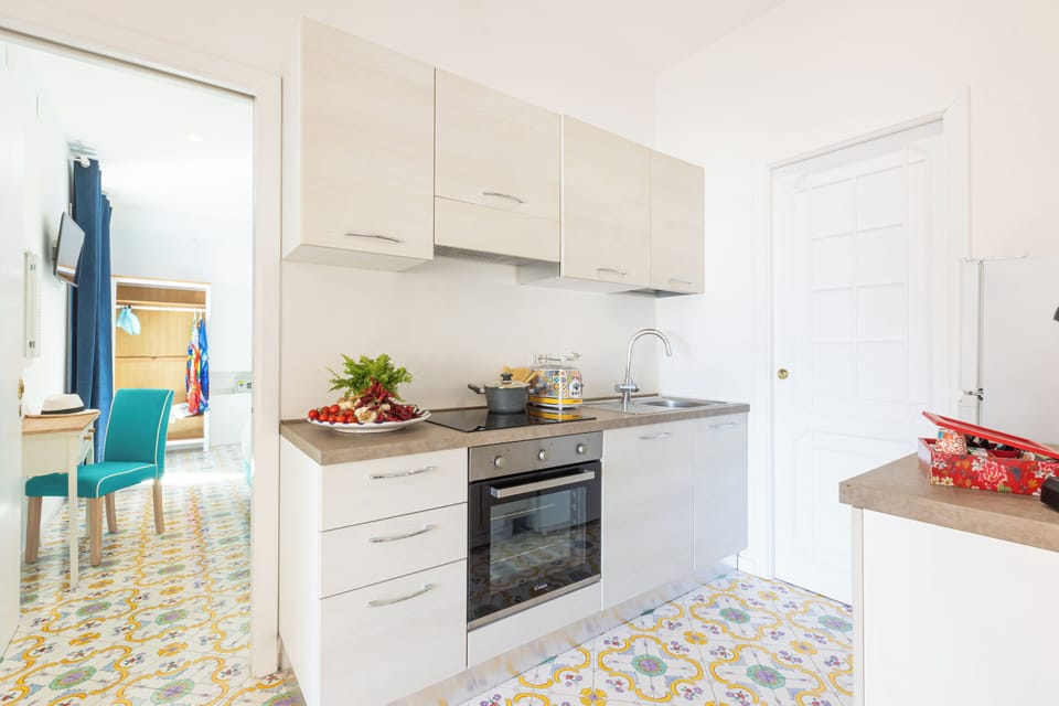 Luxury Apartment, 2 Bedrooms | Private kitchen | Fridge, microwave, oven, stovetop
