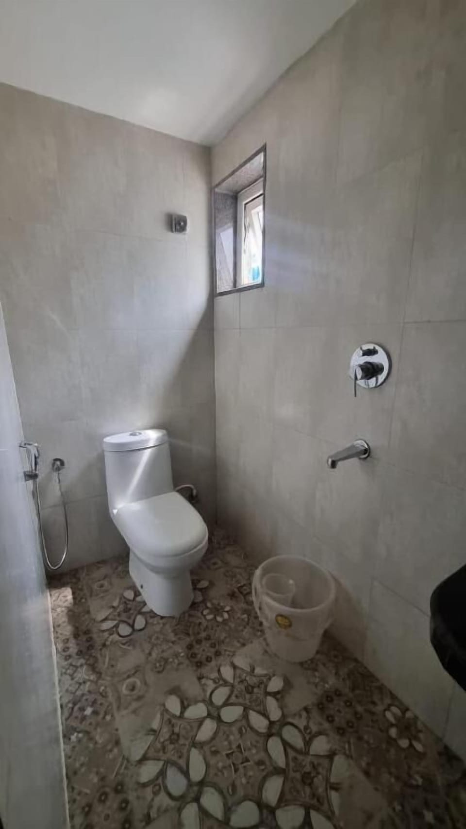 Basic Double Room | Bathroom | Shower, towels, toilet paper